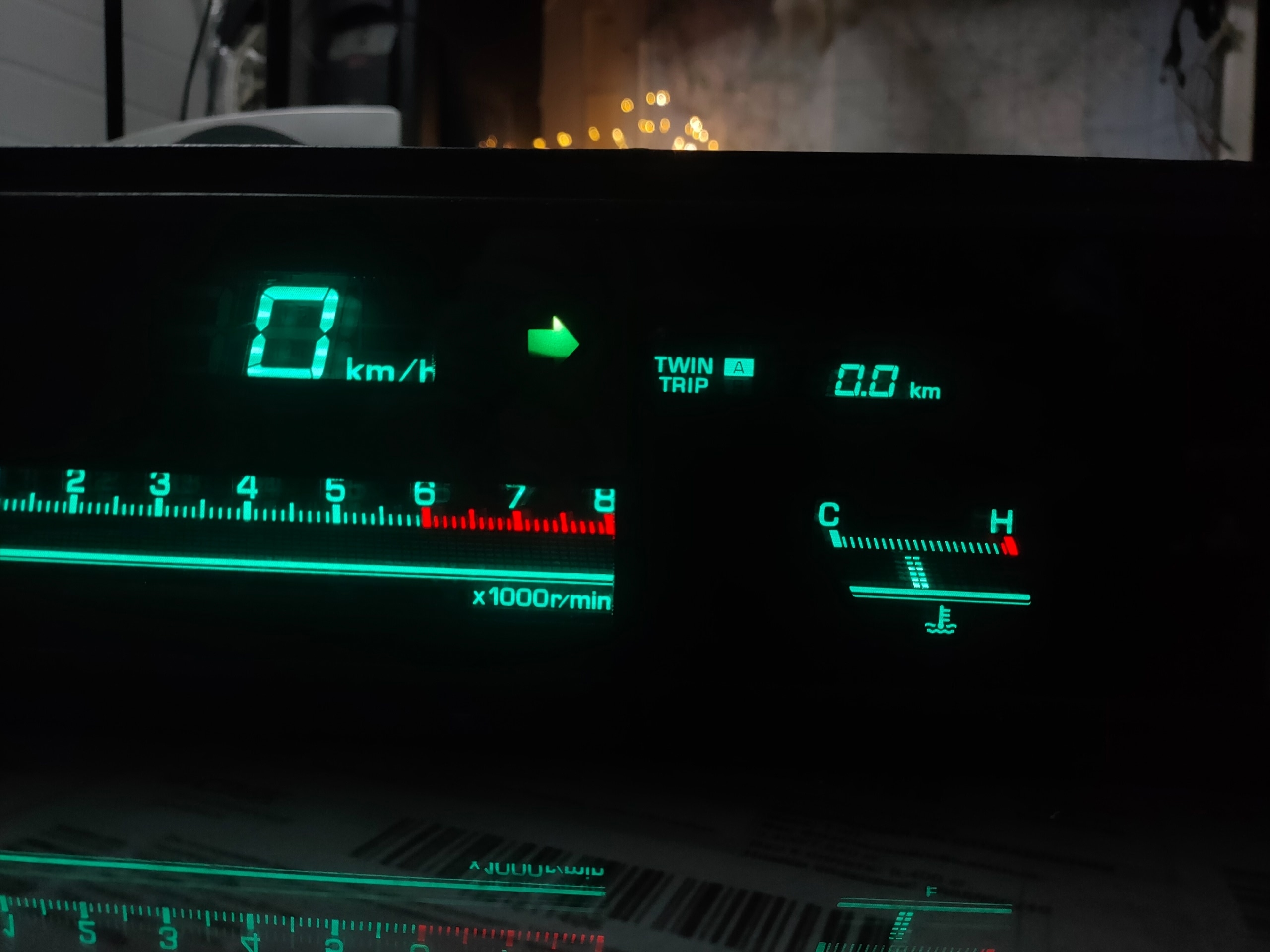 Газ 24 Назад в Будущее)

Универсальная электронная приборная панель для свапа с