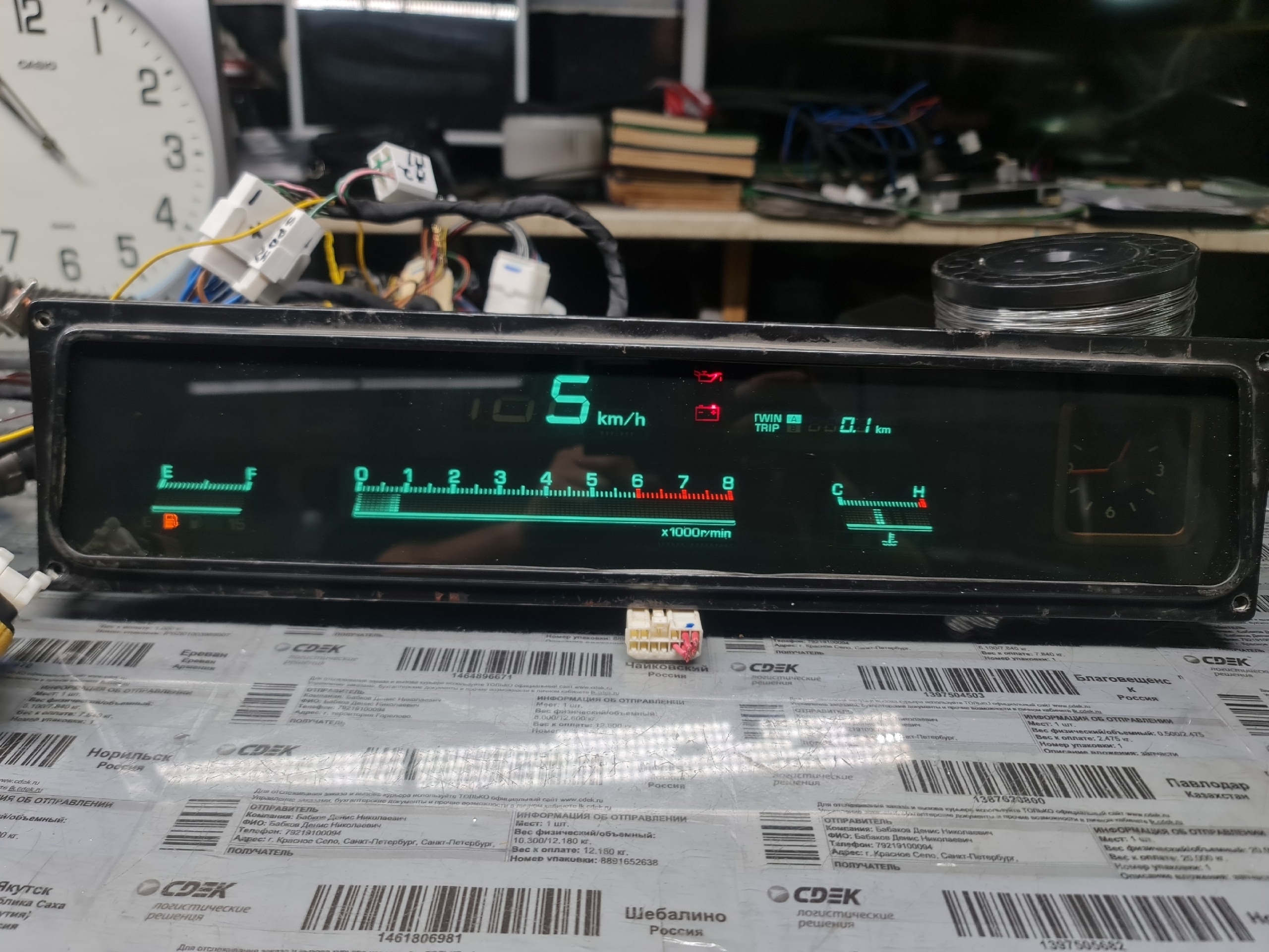 Газ 24 Назад в Будущее)

Универсальная электронная приборная панель для свапа с