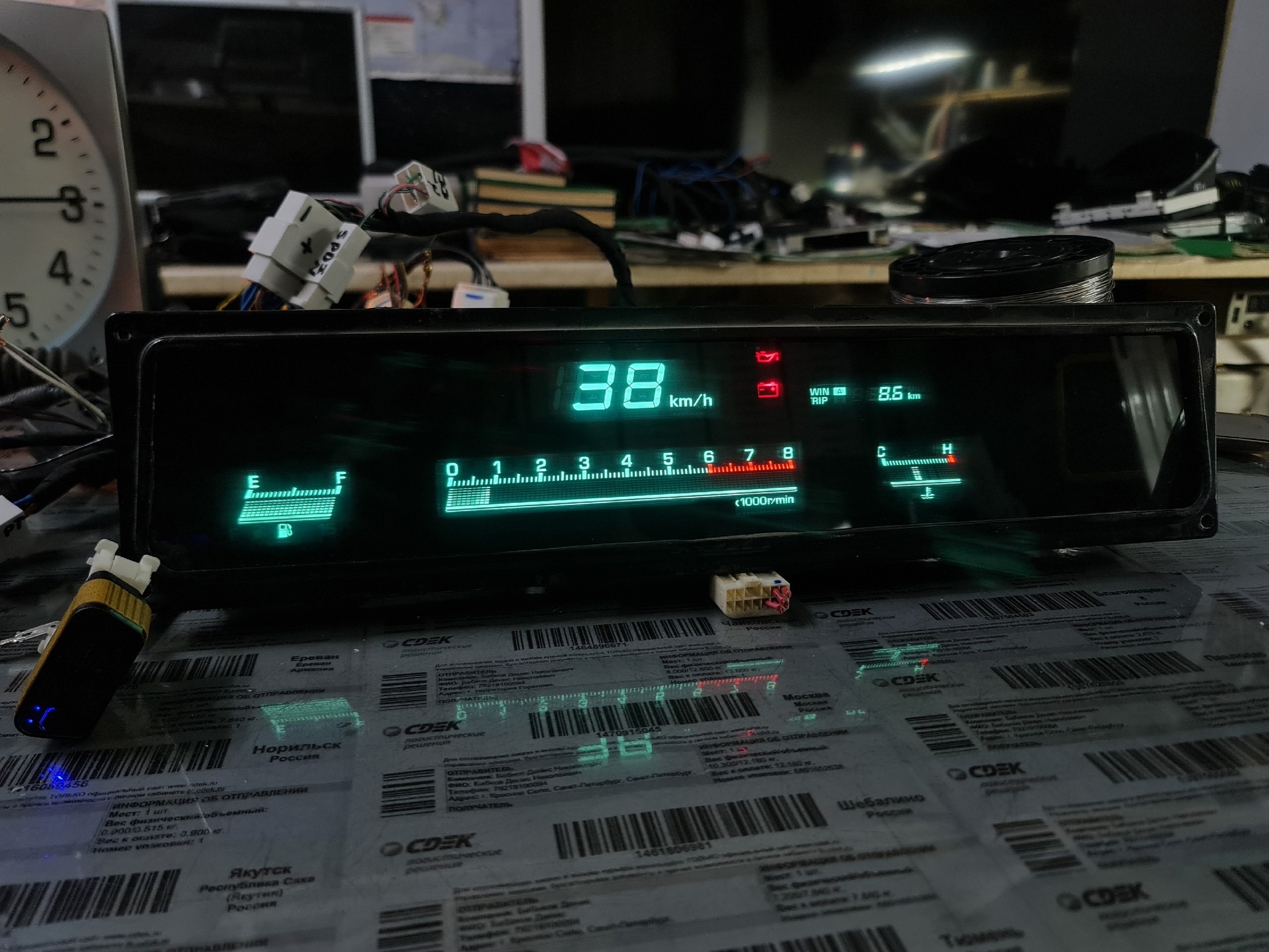 Газ 24 Назад в Будущее)

Универсальная электронная приборная панель для свапа с