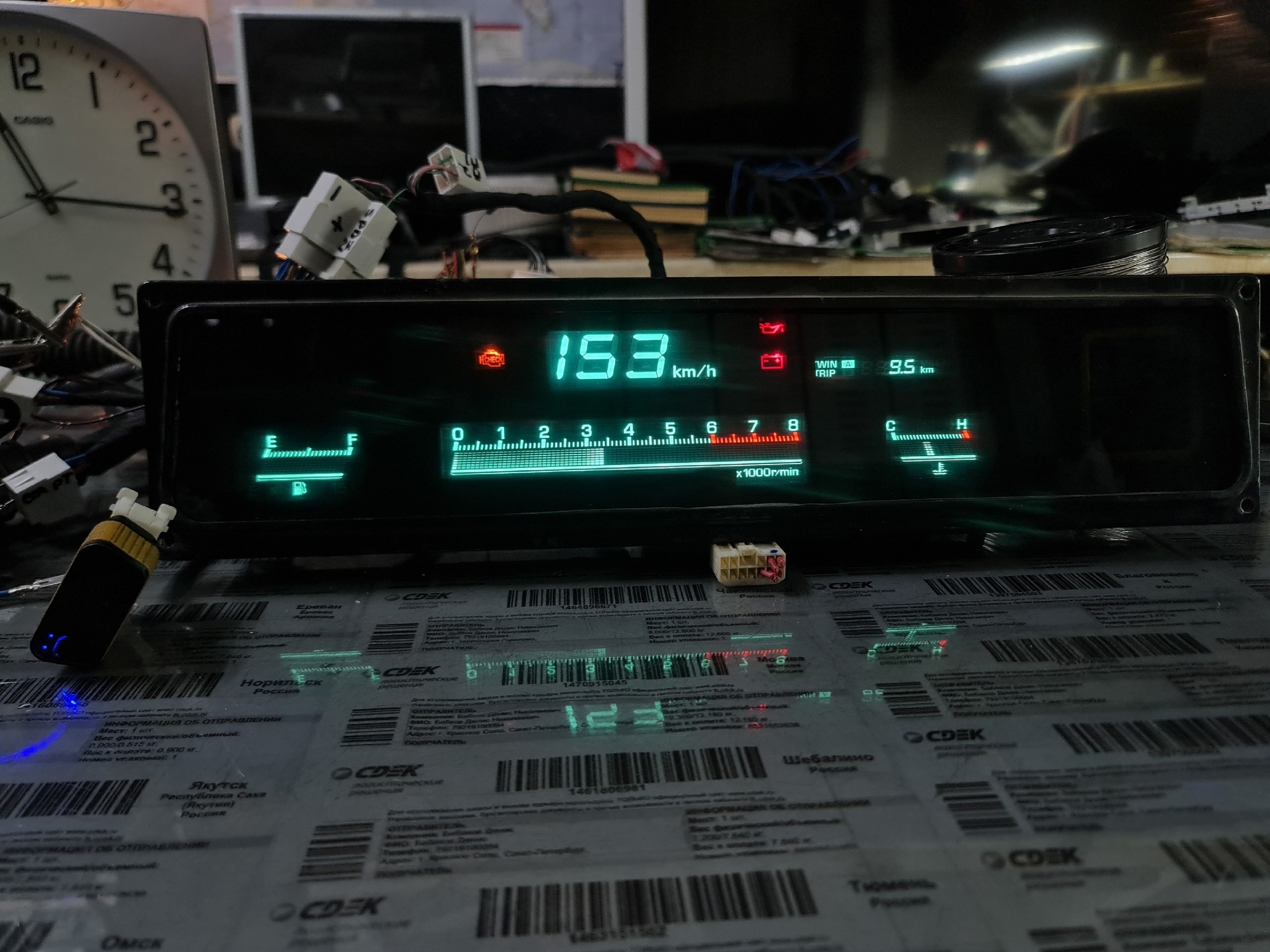 Газ 24 Назад в Будущее)

Универсальная электронная приборная панель для свапа с