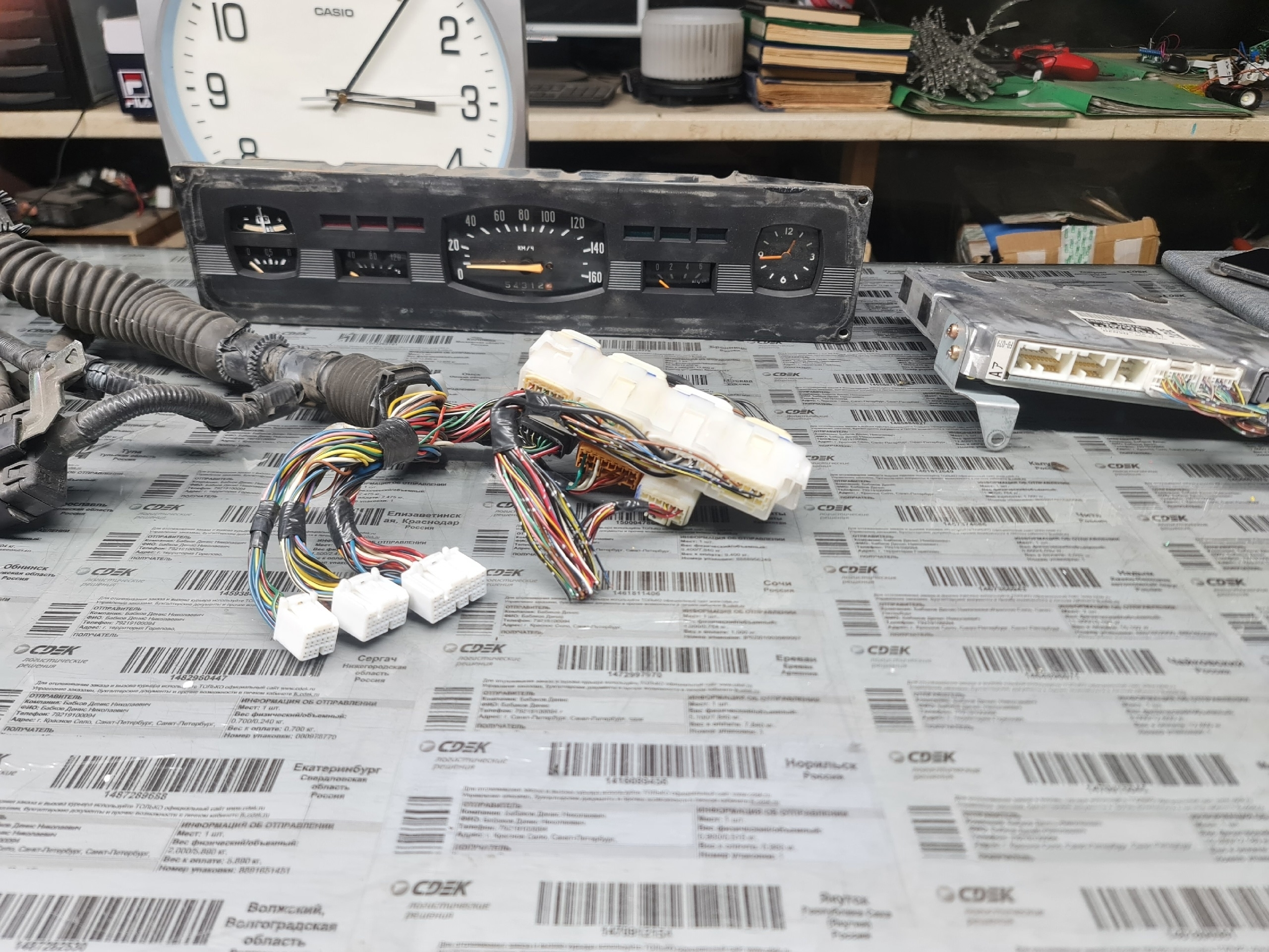 Газ 24 Назад в Будущее)

Универсальная электронная приборная панель для свапа с