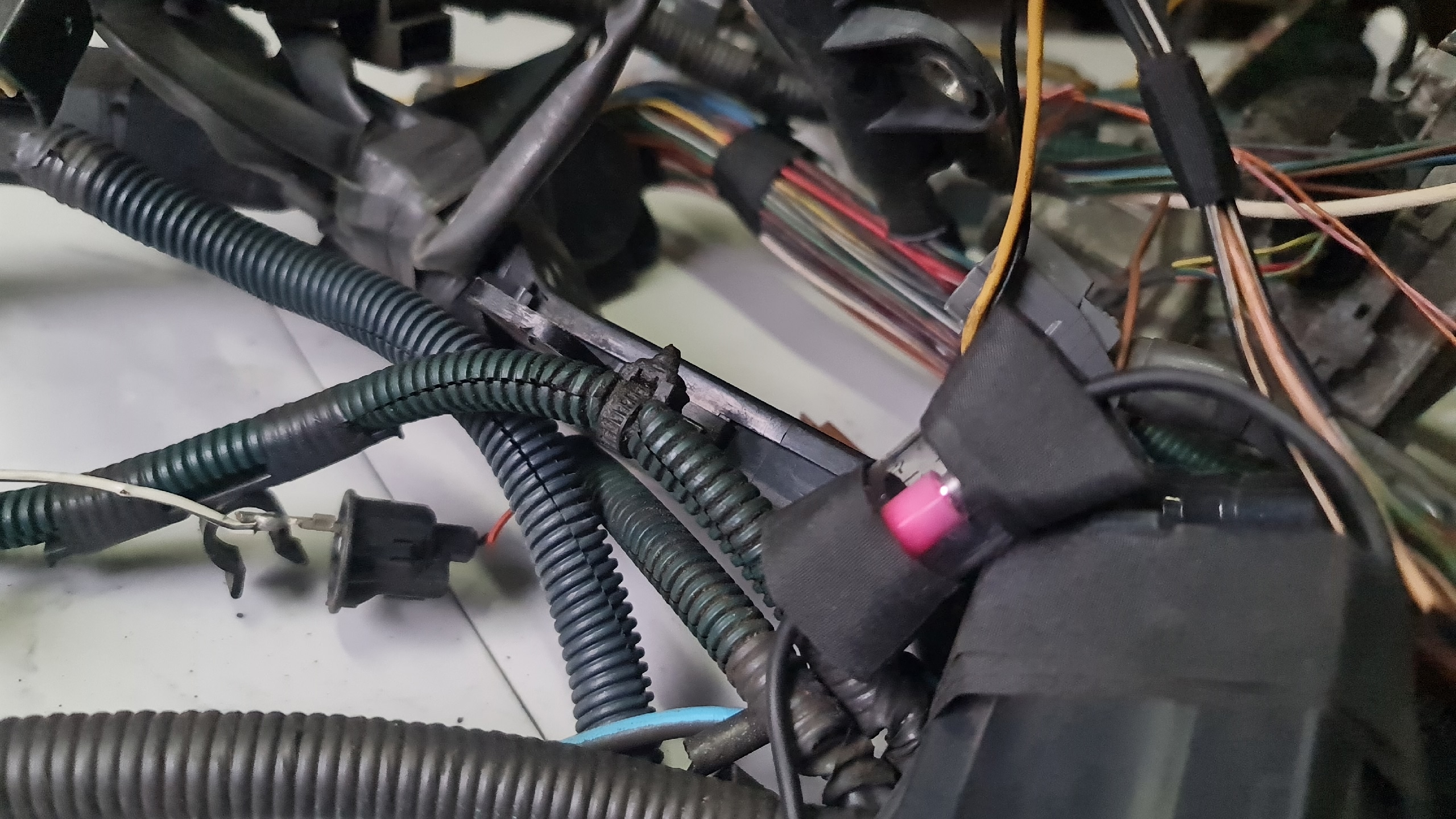 Дикие васины усы 2jz ge vvti Crown. Когда видим синюю изоленту - это как метка,