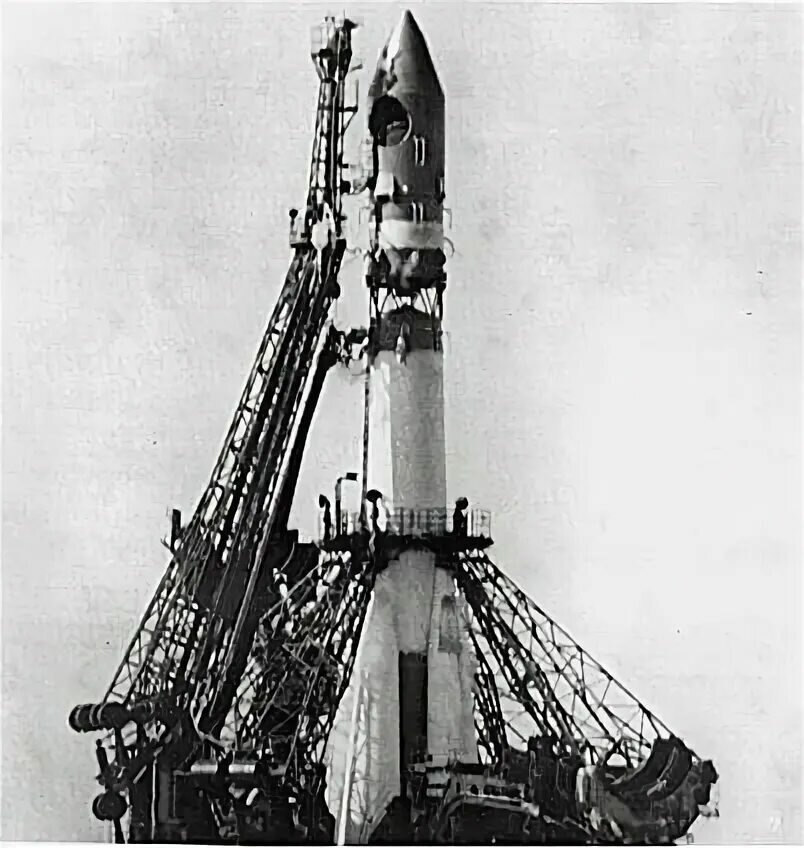 В это время, в 1961 году, Гагарин летел по орбите Земли! Первый человек в космос