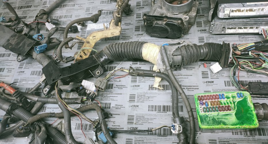 Lexus IS 200 свап 3uz fe 5at под мт. 

Классика жанра: плохо работает двс. Но, тут..