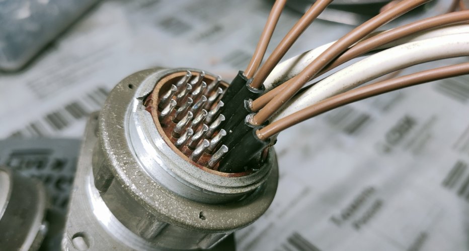 Пайка, жгутовка, крепление, защита электронных компонентов в процессе..