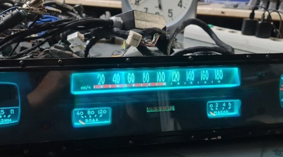 Проверка свечения RGB подсветки и восприятия контрольных ламп основных систем: чек, масло, генератор