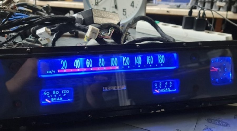 Проверка свечения RGB подсветки и восприятия контрольных ламп основных систем: чек, масло, генератор