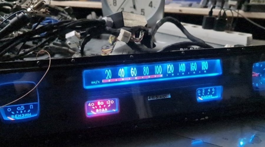 Проверка свечения RGB подсветки и восприятия контрольных ламп основных систем: чек, масло, генератор