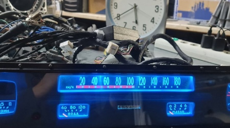 Проверка свечения RGB подсветки и восприятия контрольных ламп основных систем: чек, масло, генератор