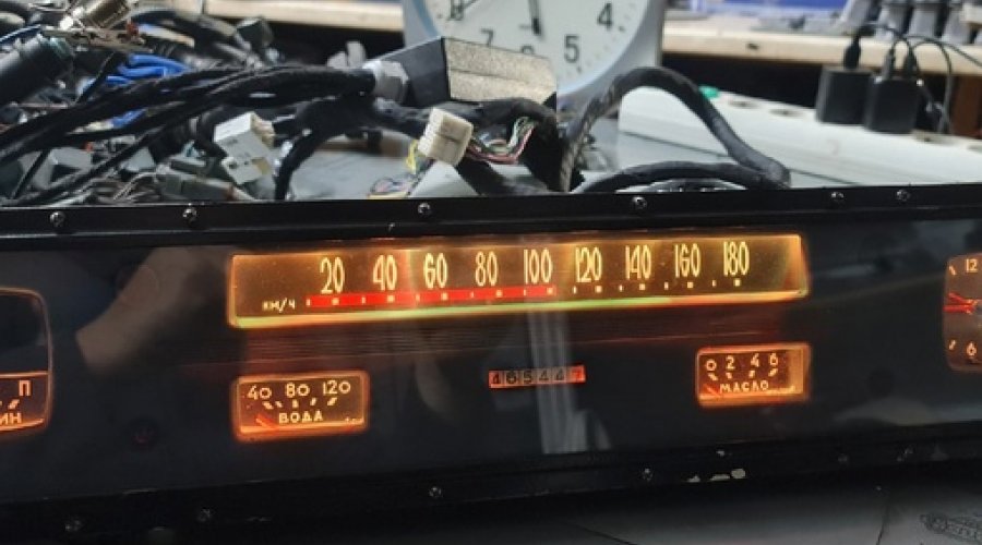 Проверка свечения RGB подсветки и восприятия контрольных ламп основных систем: чек, масло, генератор