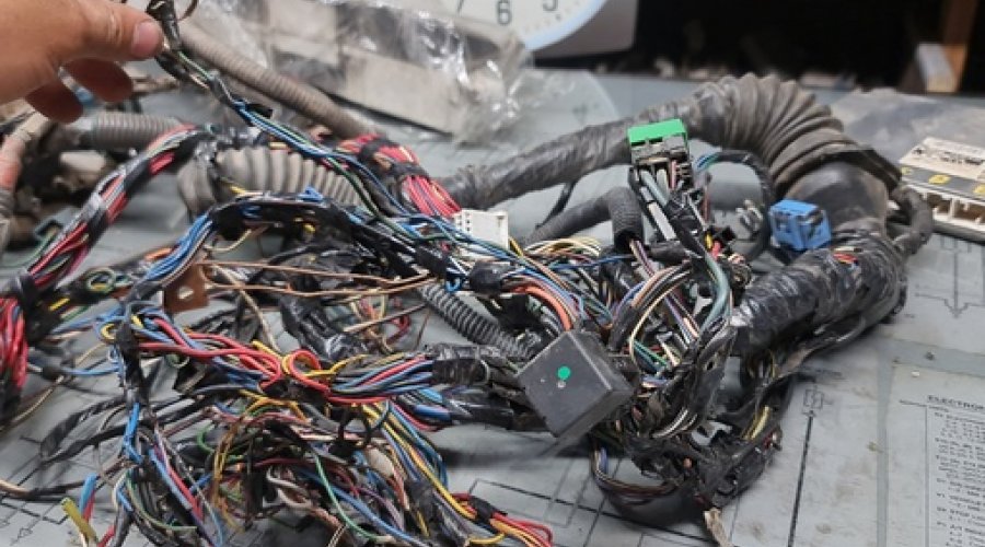 Сколько цветных проводов) 

Реанимация 1uz fe vvti majesta 157. Редкая проводка. И много-много цветных поводов)..#9142, OrionCars: custom service. Тюнинг, свап, ремонт,