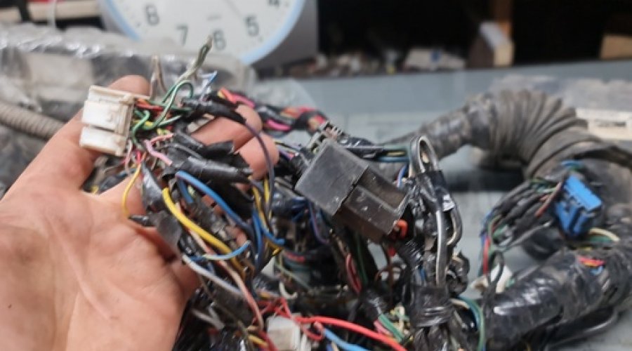 Сколько цветных проводов) 

Реанимация 1uz fe vvti majesta 157. Редкая проводка. И много-много цветных поводов)..#9142, OrionCars: custom service. Тюнинг, свап, ремонт,