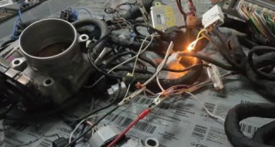 3uz fe 6at Toyota Crown UZS186 + щиток приборов CROWN GRS.

GRS - кузов машины, оснащенный..