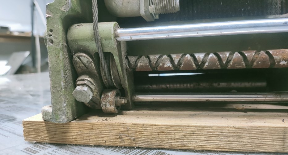 Классический пример качества в деталях: лебедка от вертолета Ми 2 ЛПГ-4...