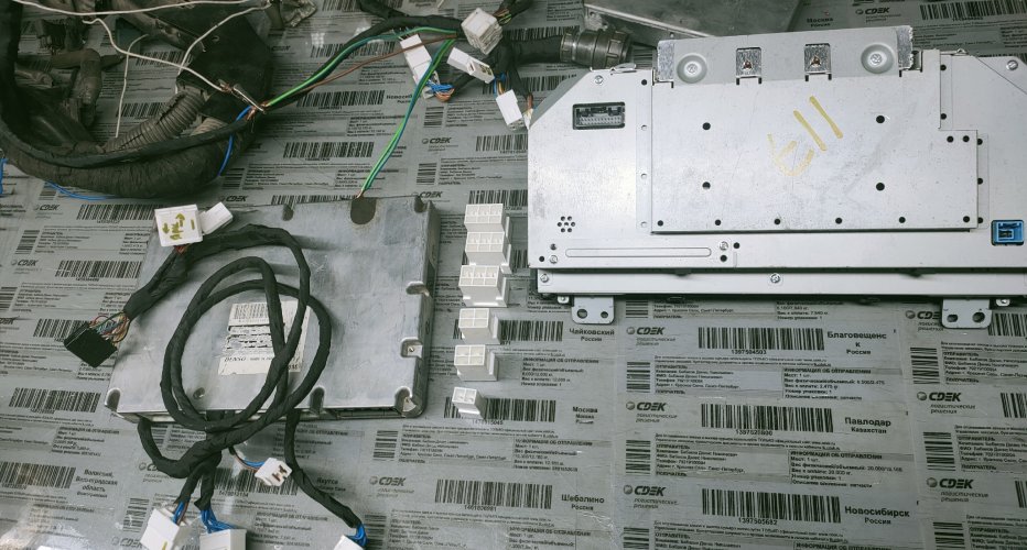 Добрый день. Сегодня у нас адаптация щитка приборов Тойота Кроун..