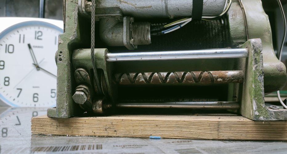 Классический пример качества в деталях: лебедка от вертолета Ми 2 ЛПГ-4...