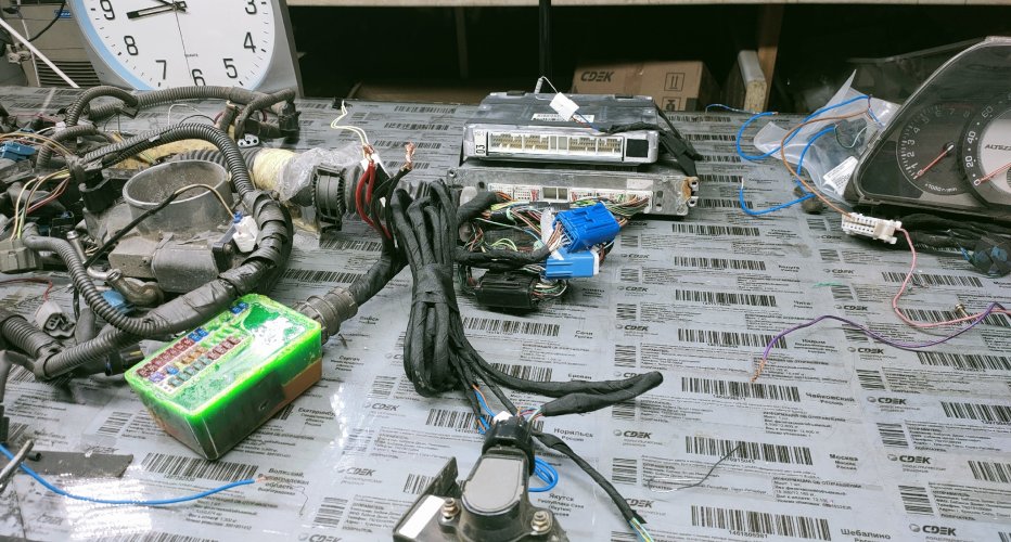 Lexus IS 200 свап 3uz fe 5at под мт. 

Классика жанра: плохо работает двс. Но, тут..