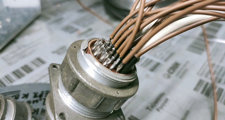 Пайка, жгутовка, крепление, защита электронных компонентов в процессе..