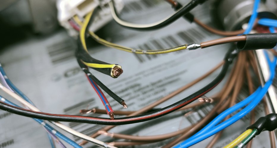 Пайка, жгутовка, крепление, защита электронных компонентов в процессе..