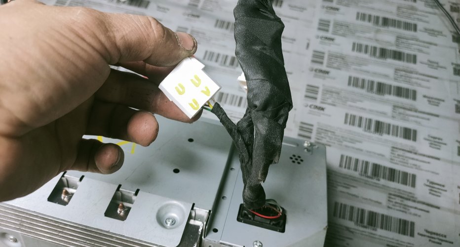 Добрый день. Сегодня у нас адаптация щитка приборов Тойота Кроун..