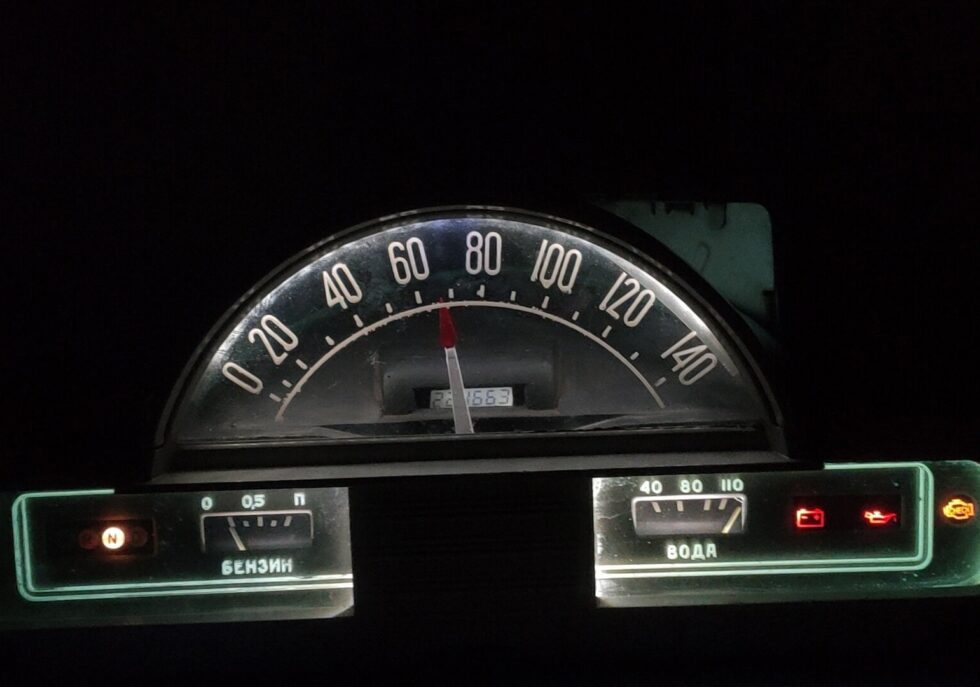 Универсальная панель приборов Газ 21. В чем ее универсальность?) 

Электромехани