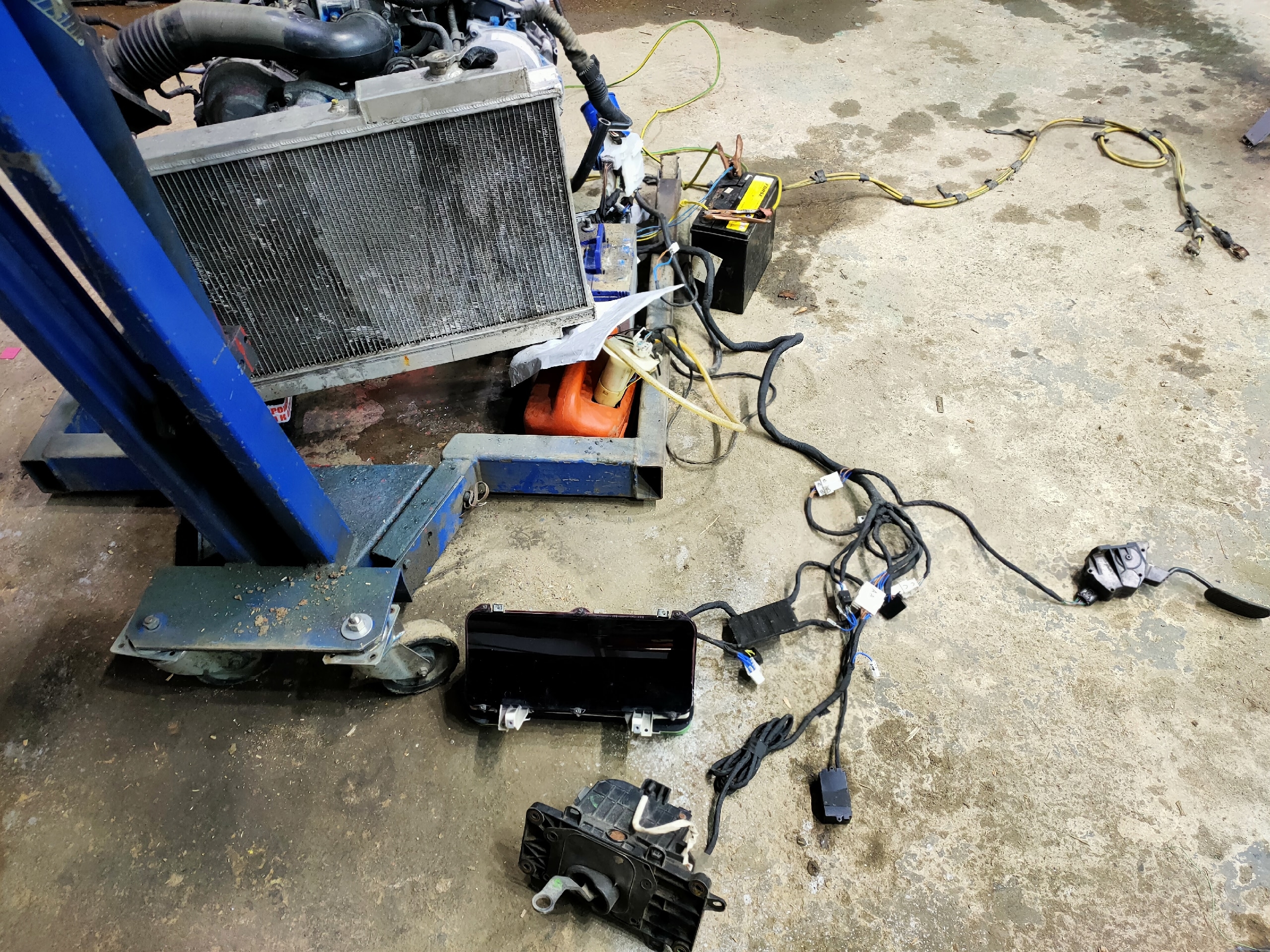 3uz fe 6at Toyota Crown 2 wd свап Форд Сиера. 

Родная панель Форда не очень отв