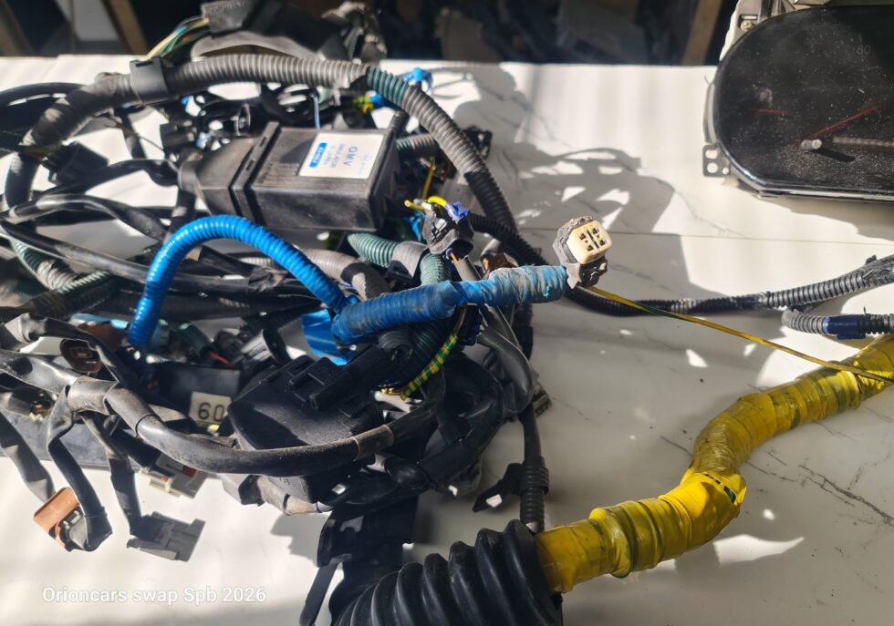 Дикие васины усы 2jz ge vvti Crown. Когда видим синюю изоленту - это как метка,